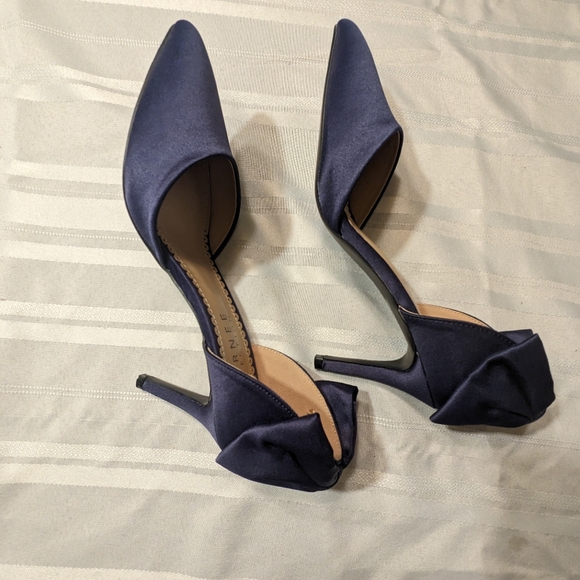 Tanzi Pump from Journee Collection - Picture 5 of 7